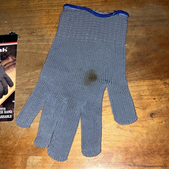 Fillet glove for fish - good used condition, STAINED but may be removable - Picture 2 of 12